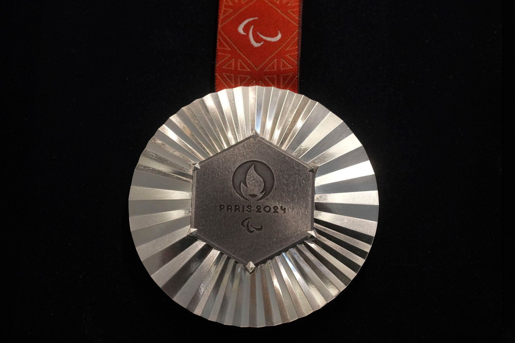 OLY Paris 2024 Medals Eiffel Tower